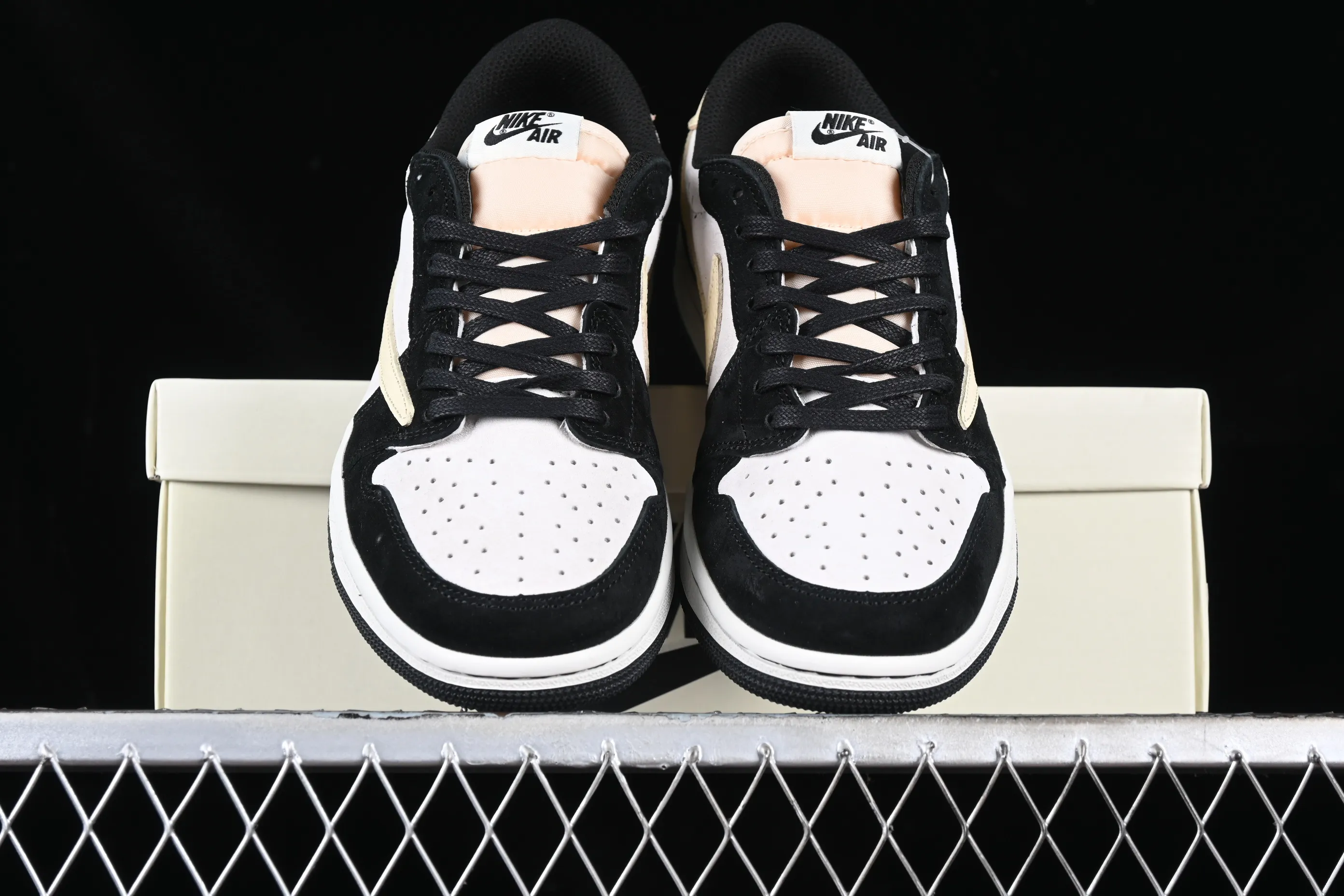 All Categories Air Jordan Jordan Series Basketball Shoes Air Jordan 1 Low Travis Scott x Air Jordan 1 Low OG AJ1 Joe 1 Reversed Overhook Joint Style Casual Sports Basketball Shoes DM7866-678